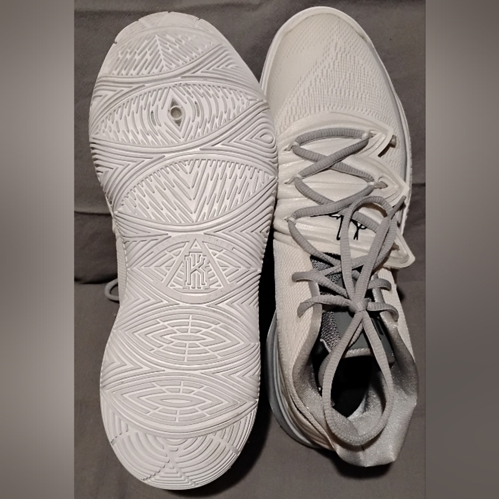 Nike - Picture 3 of 4